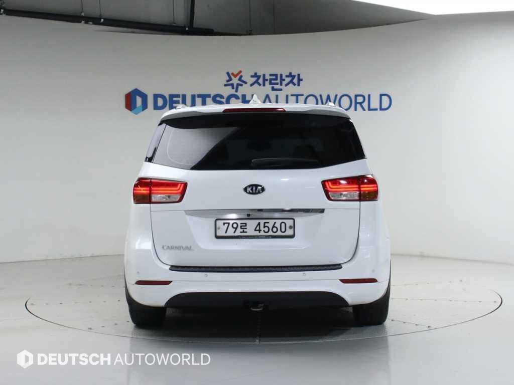 KIA Carnival - Vista 4