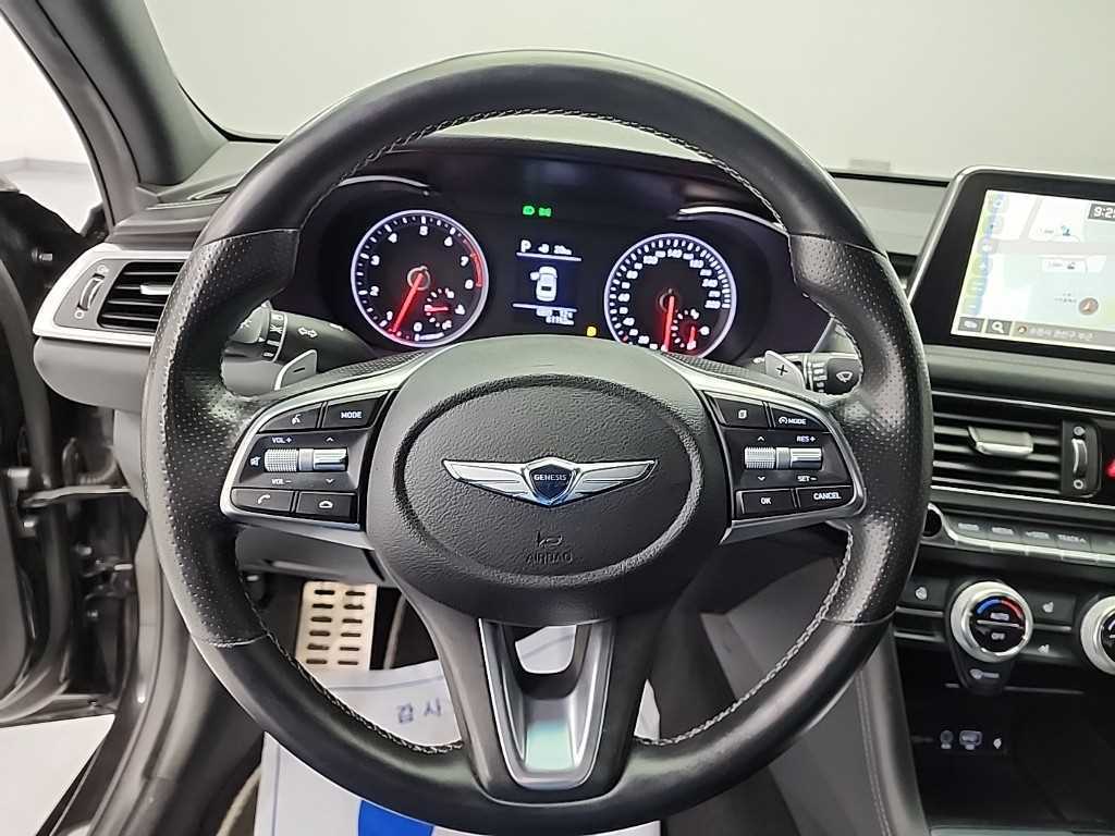 Genesis G70 - Vista 9