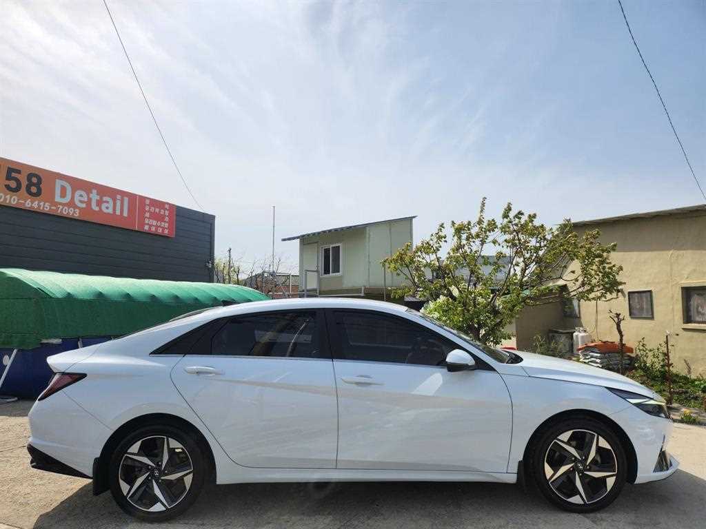 HYUNDAI Avante - Vista 3