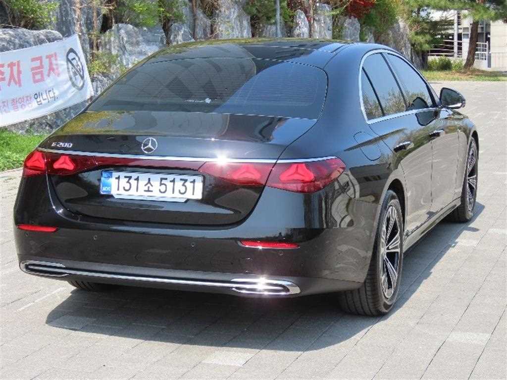 Mercedes Benz E class - Vista 3