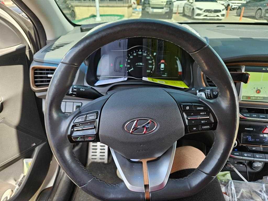 HYUNDAI Ioniq - Vista 11
