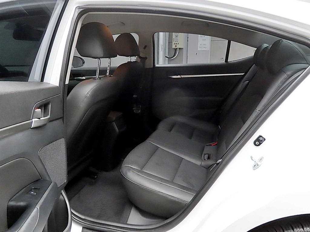 HYUNDAI Avante - Vista 6