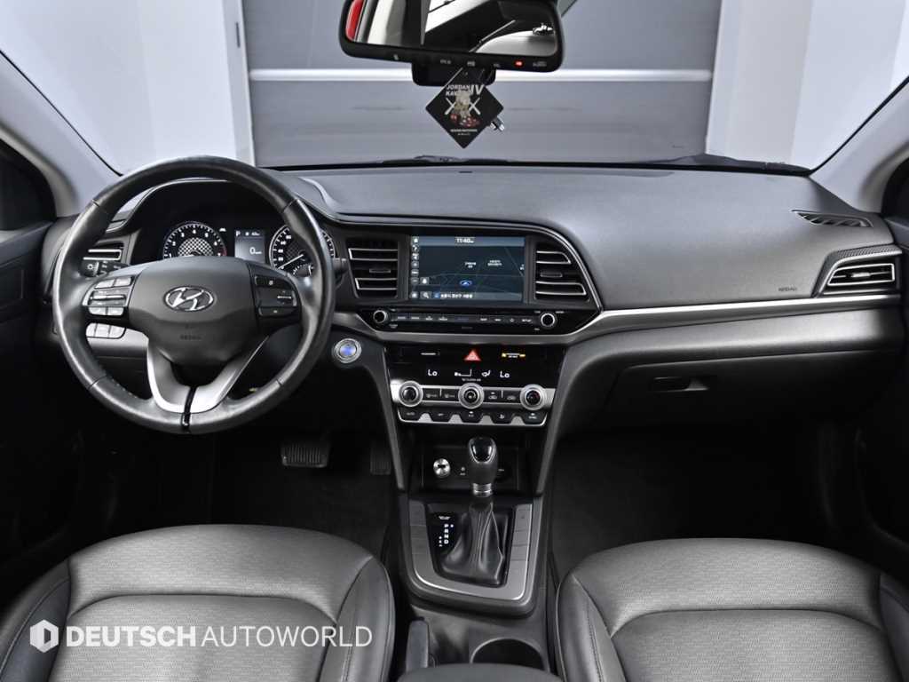 HYUNDAI Avante - Vista 7