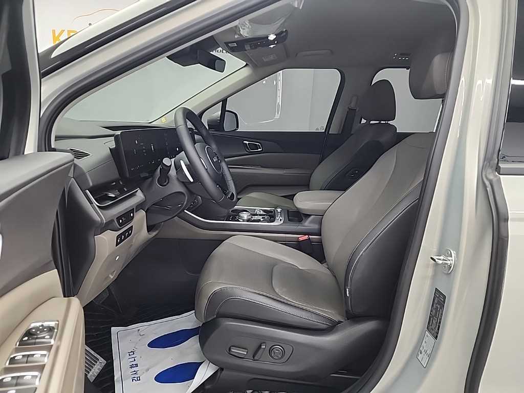 KIA Carnival - Vista 11