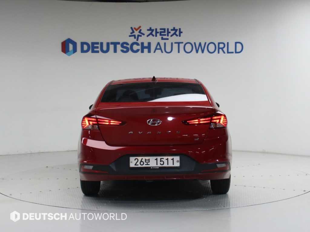 HYUNDAI Avante - Vista 4