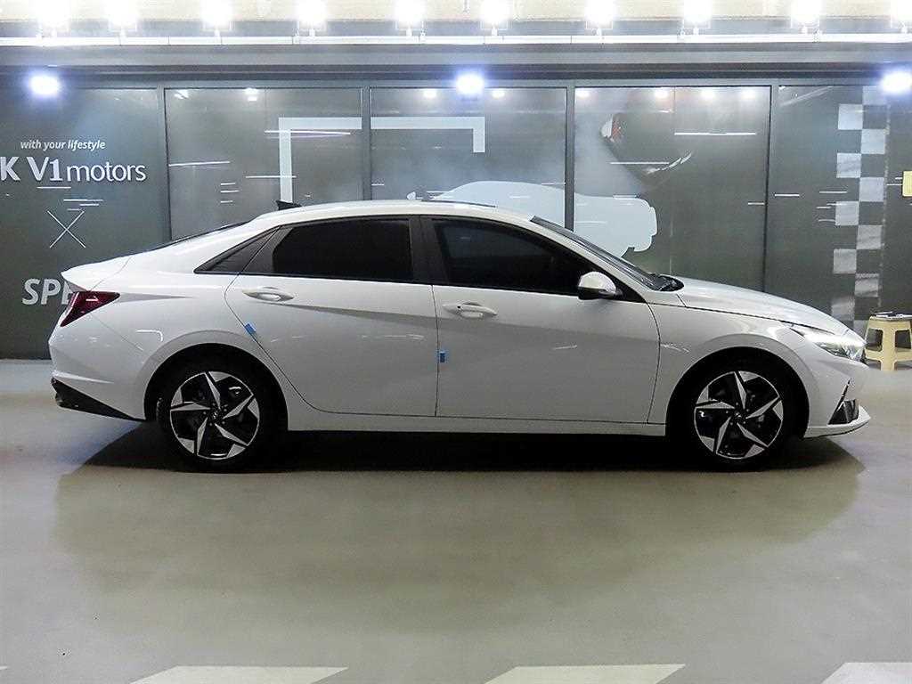 HYUNDAI Avante - Vista 4