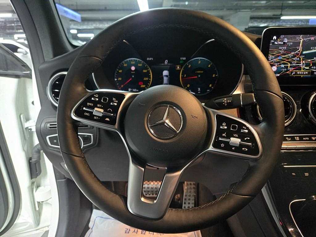 Mercedes Benz GLC Class - Vista 7
