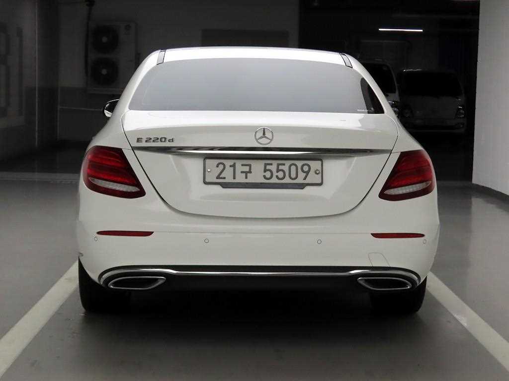 Mercedes Benz E class - Vista 3