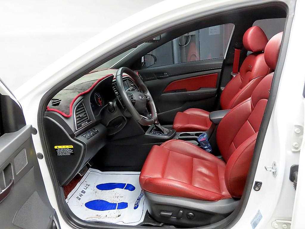 HYUNDAI Avante - Vista 5