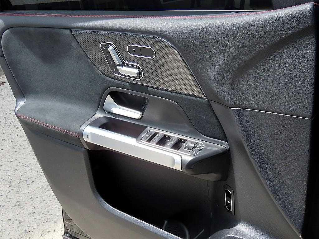 Mercedes Benz GLB Class - Vista 11