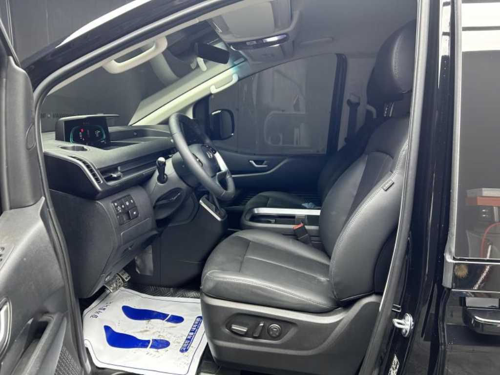 HYUNDAI Staria - Vista 8