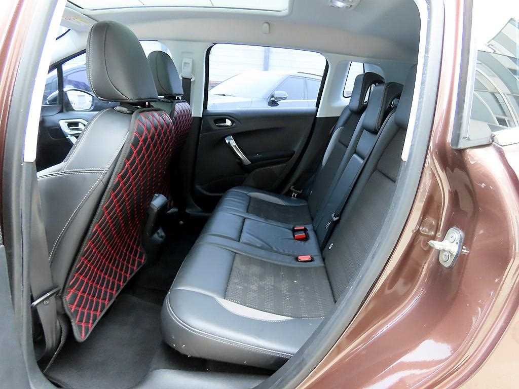 Peugeot 2008 - Vista 6