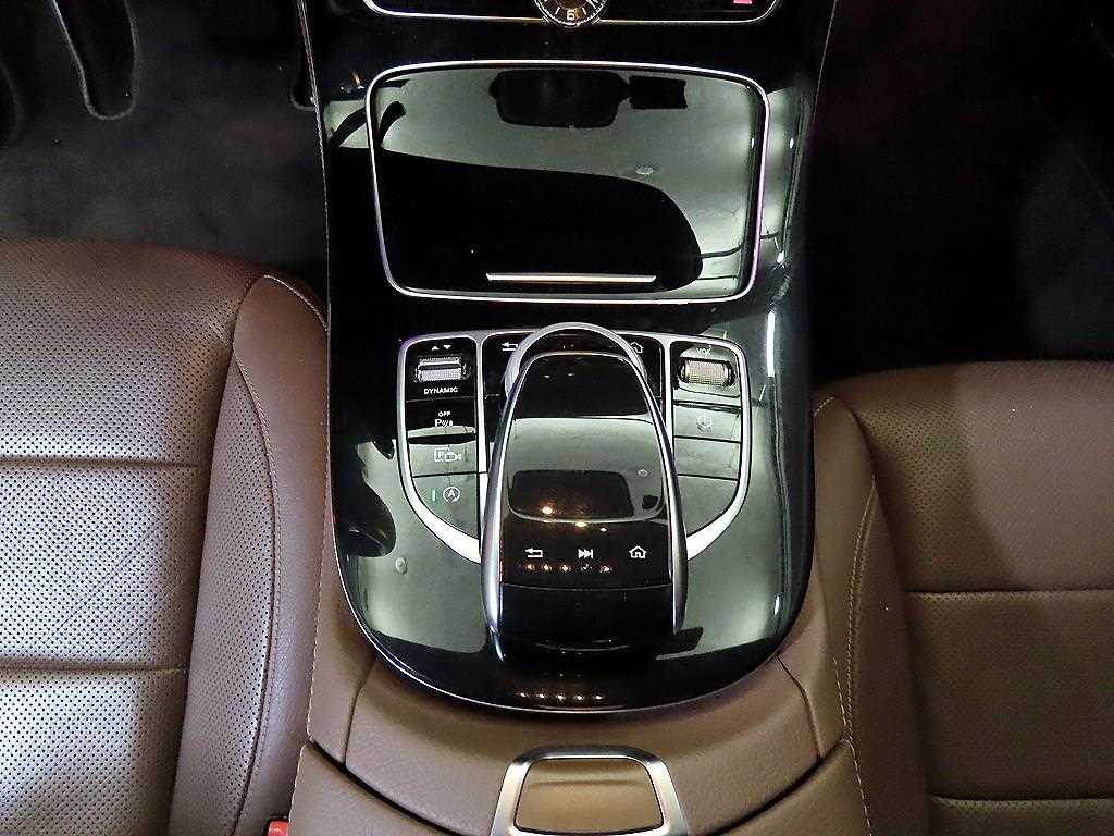 Mercedes Benz E class - Vista 12