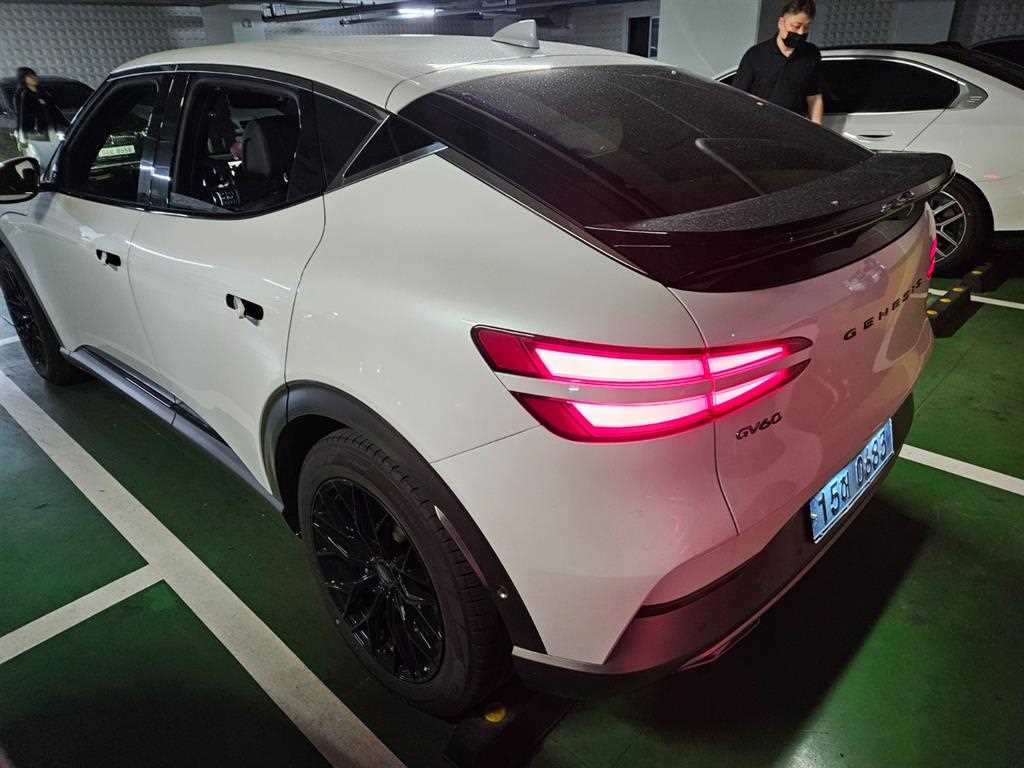 Genesis GV60 - Vista 6
