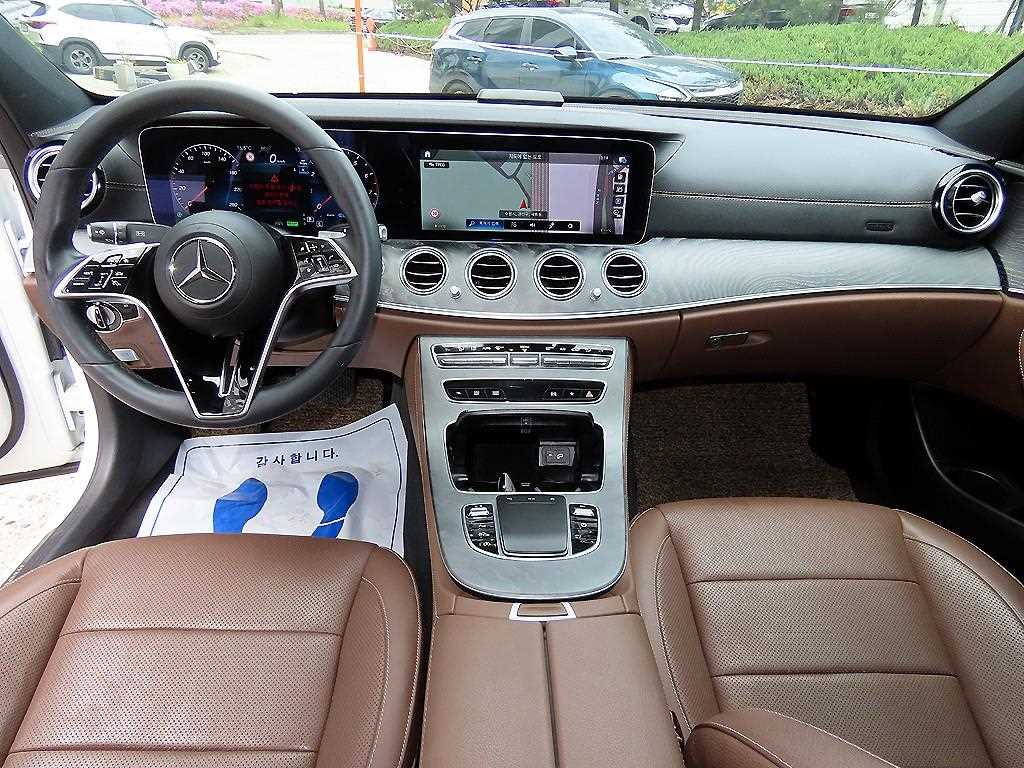 Mercedes Benz E class - Vista 7