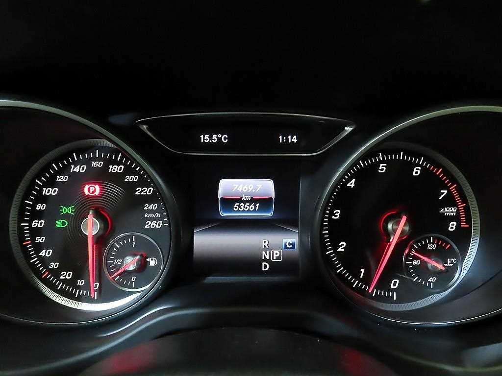 Mercedes Benz GLA Class - Vista 9