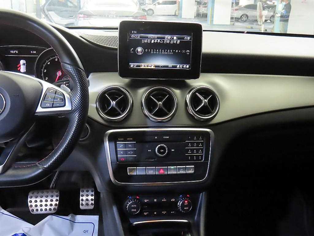 Mercedes Benz GLA Class - Vista 11