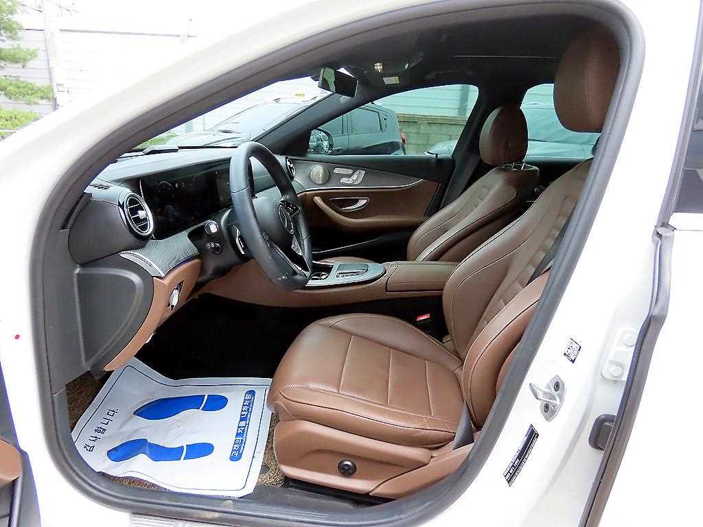 Mercedes Benz E class - Vista 5