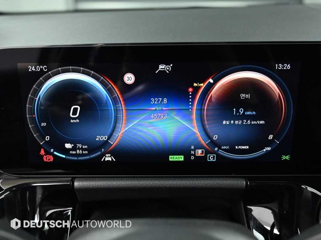 Mercedes Benz EQA - Vista 8