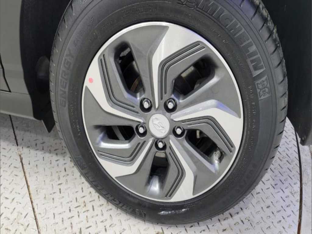 HYUNDAI Kona - Vista 11