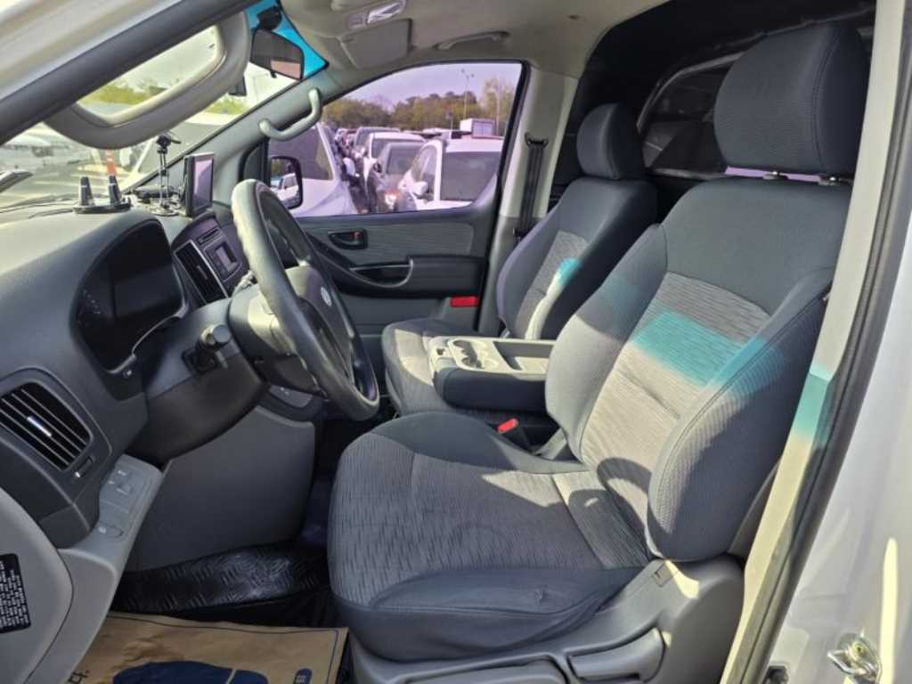 HYUNDAI Starex - Vista 12