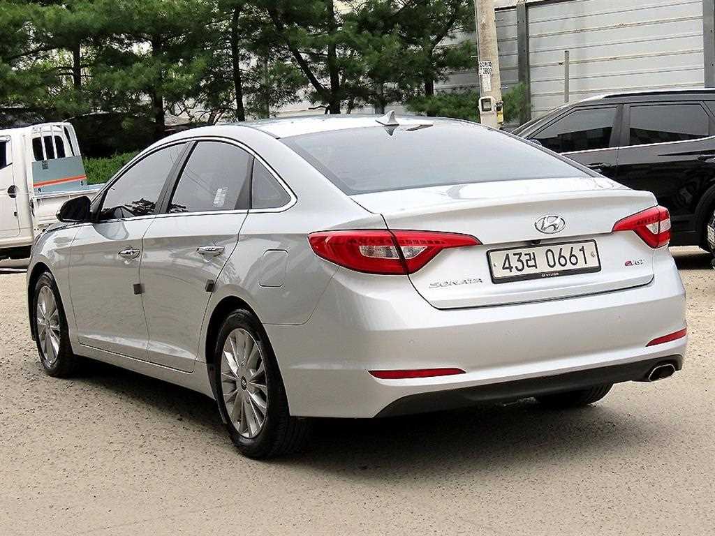HYUNDAI Sonata - Vista 3