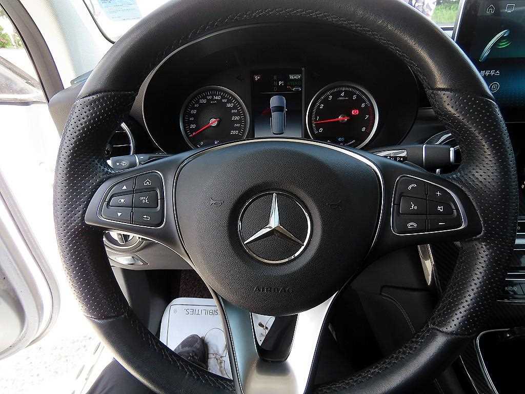 Mercedes Benz GLC Class - Vista 8