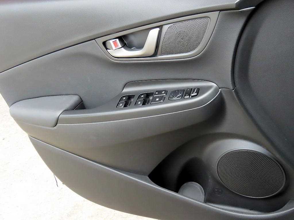 HYUNDAI Kona - Vista 12