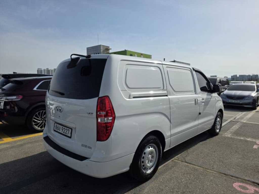 HYUNDAI Starex - Vista 4