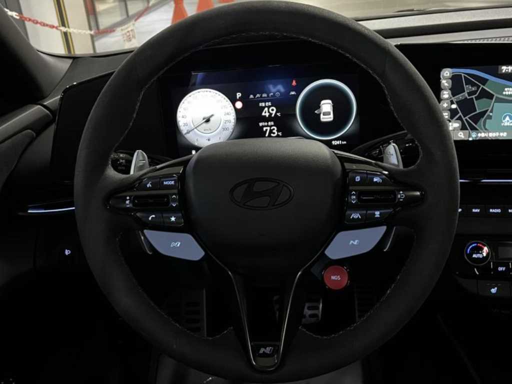 HYUNDAI Avante - Vista 10