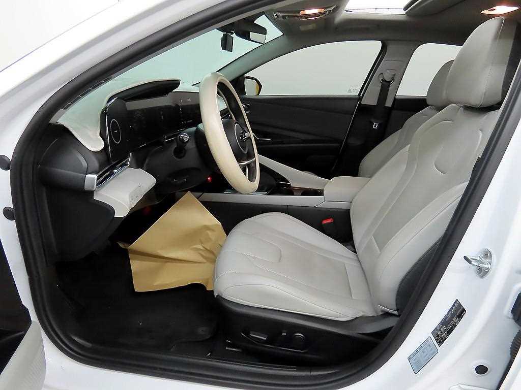 HYUNDAI Avante - Vista 5