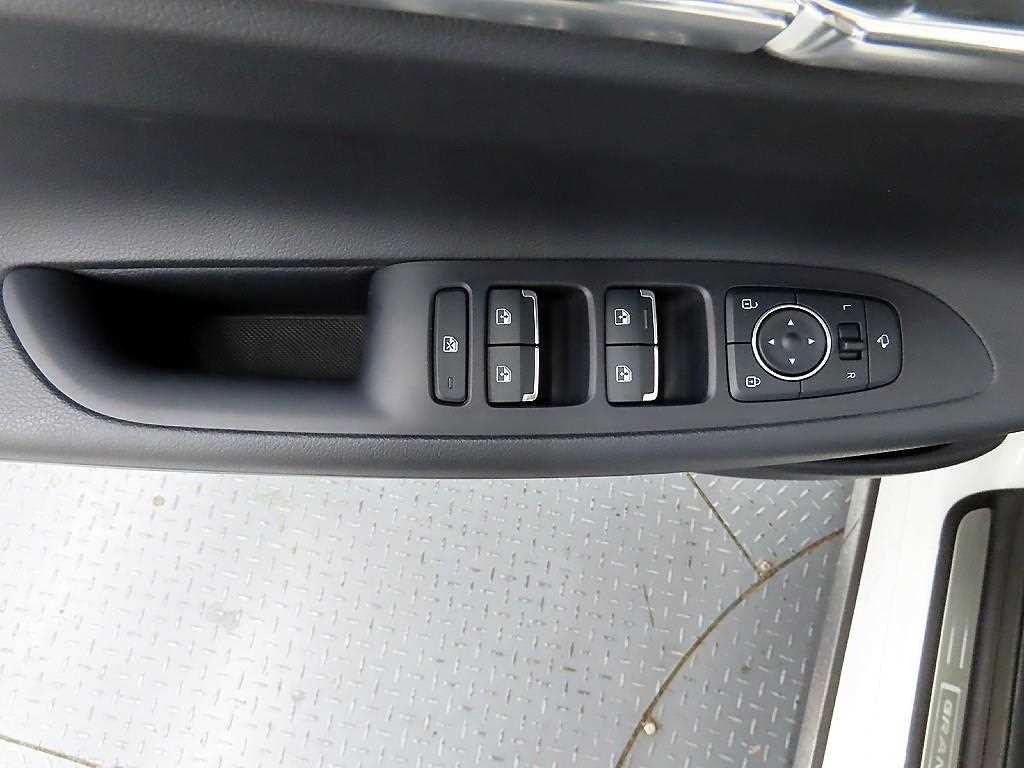 HYUNDAI Grandeur - Vista 11