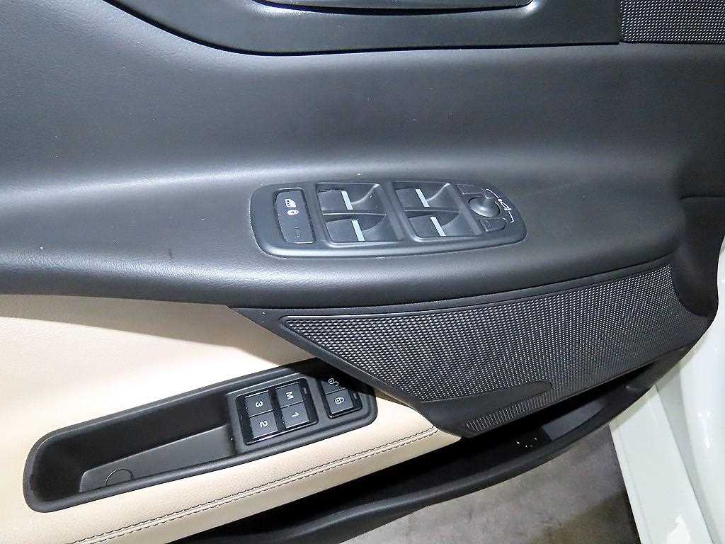 Jaguar XE - Vista 12
