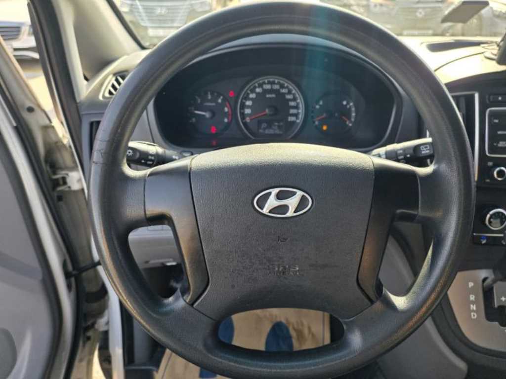HYUNDAI Starex - Vista 6