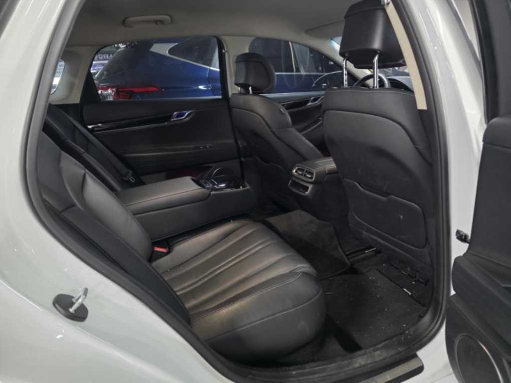 Genesis G80 - Vista 9