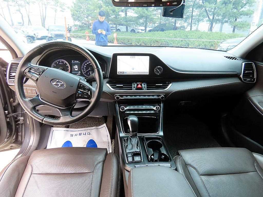 HYUNDAI Grandeur - Vista 7