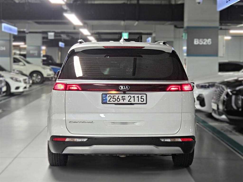 KIA Carnival - Vista 4