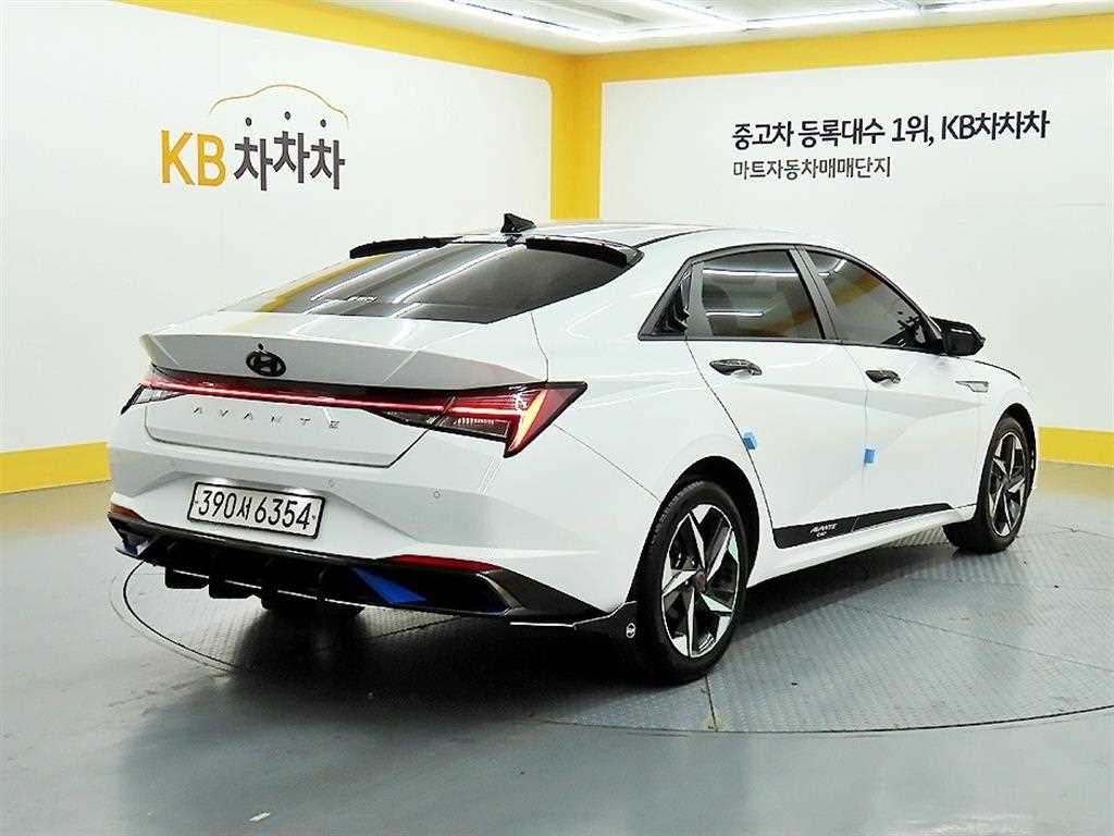 HYUNDAI Avante - Vista 4