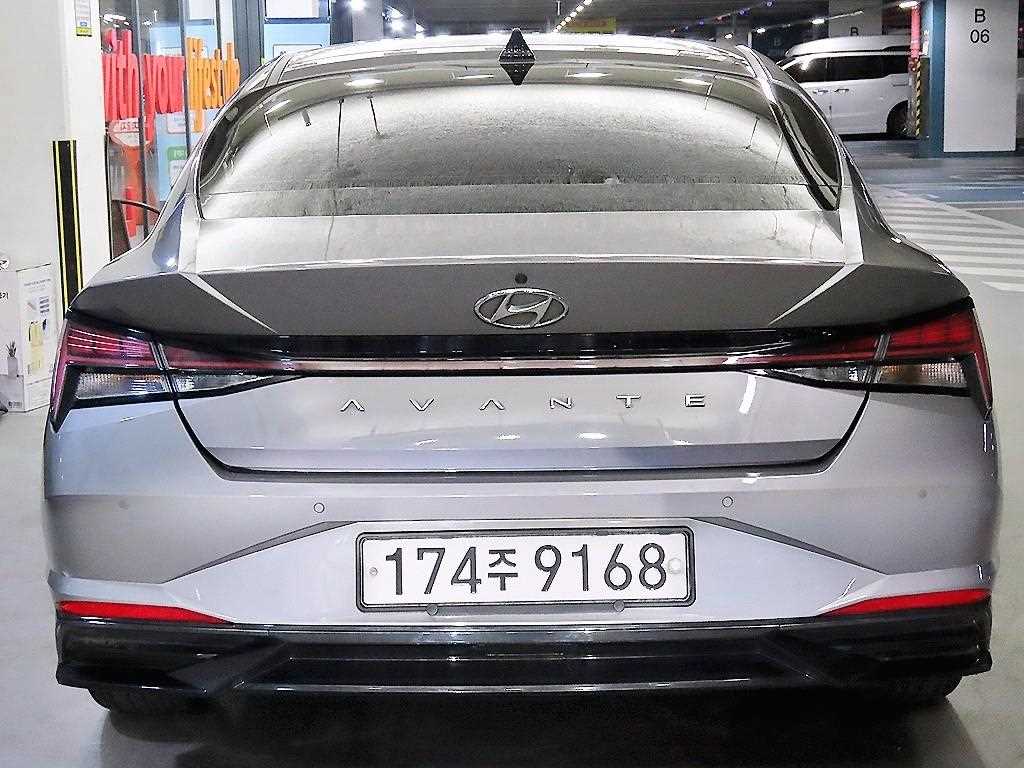 HYUNDAI Avante - Vista 5