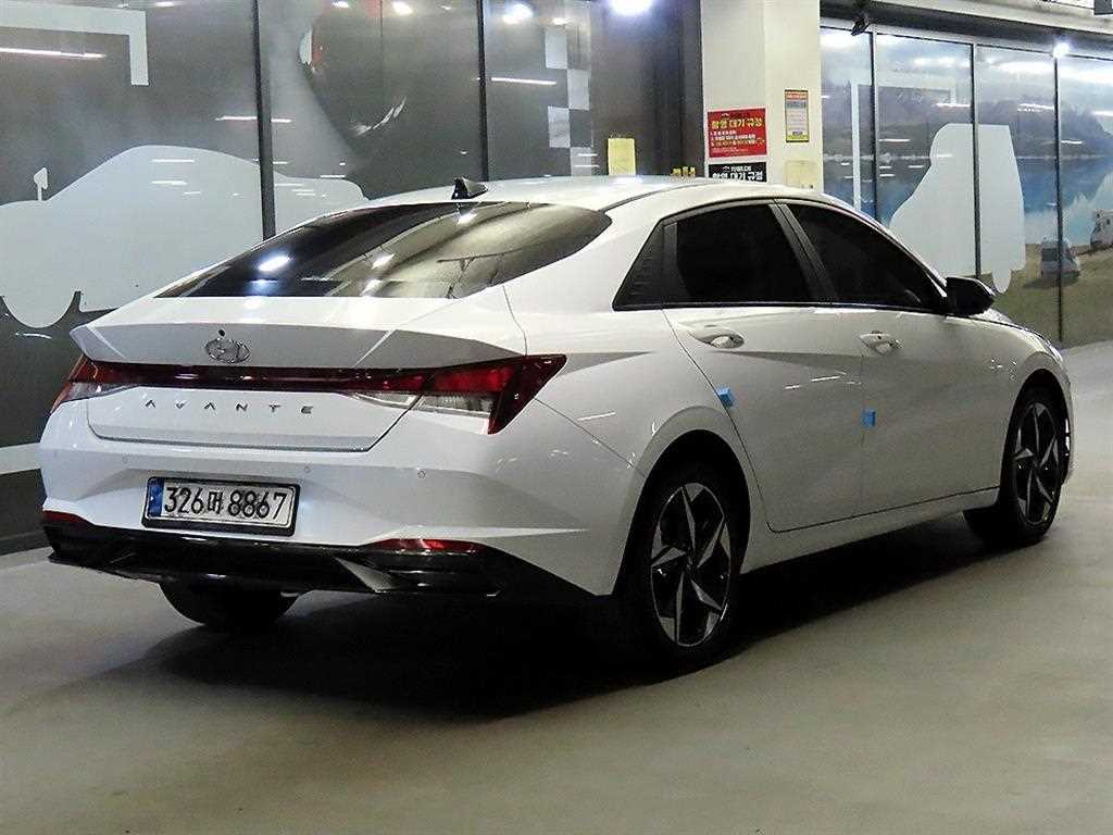 HYUNDAI Avante - Vista 5