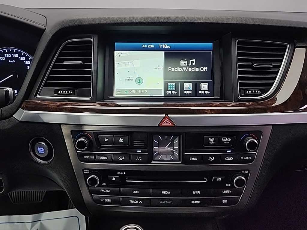 HYUNDAI Genesis - Vista 10