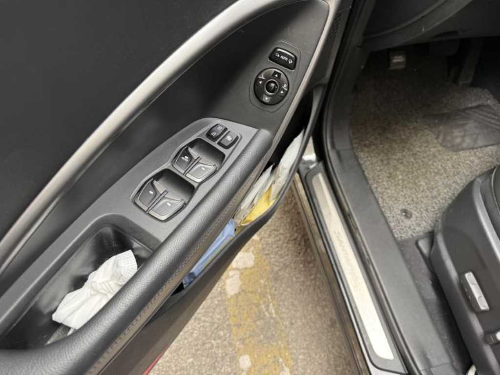 HYUNDAI Santa Fe - Vista 12