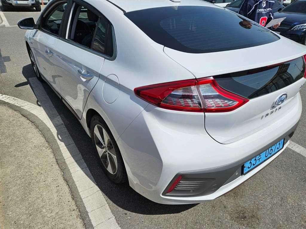 HYUNDAI Ioniq - Vista 5