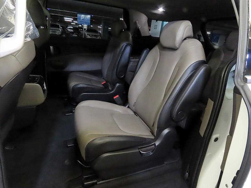 KIA Carnival - Vista 7