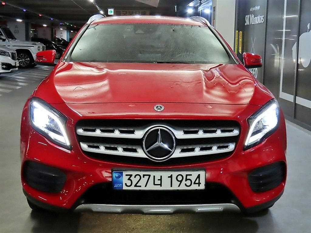 Mercedes Benz GLA Class - Vista 2