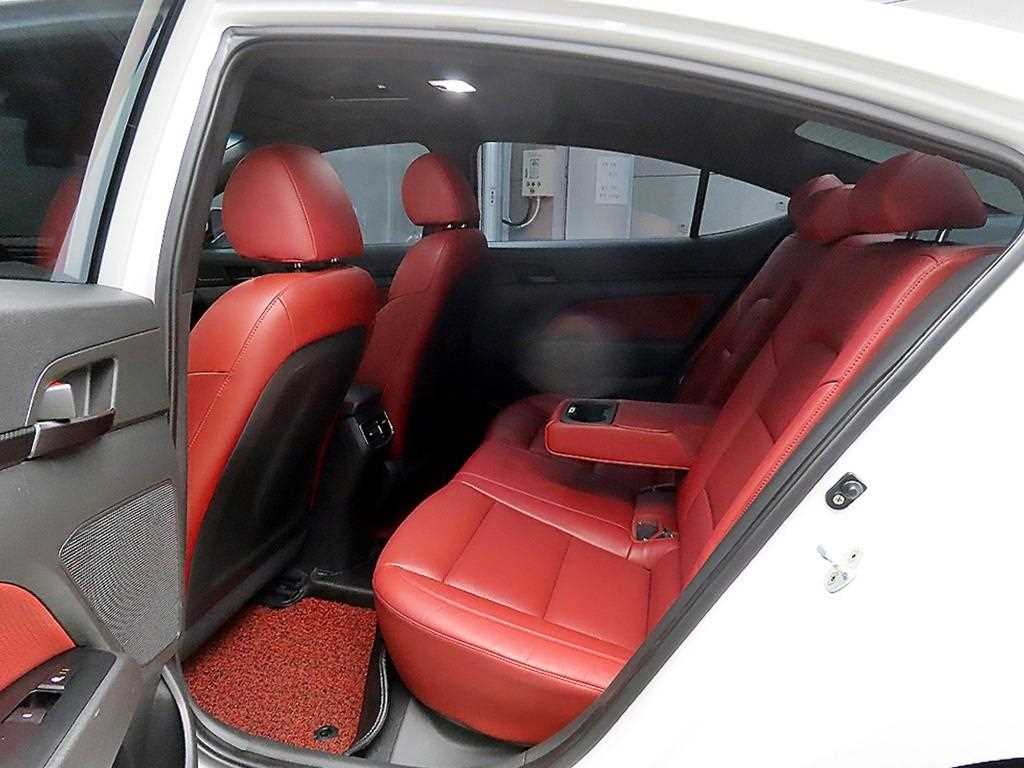 HYUNDAI Avante - Vista 6