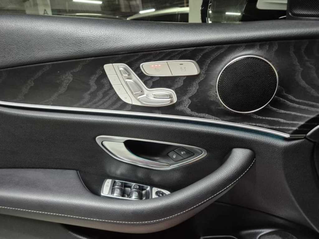 Mercedes Benz E class - Vista 7