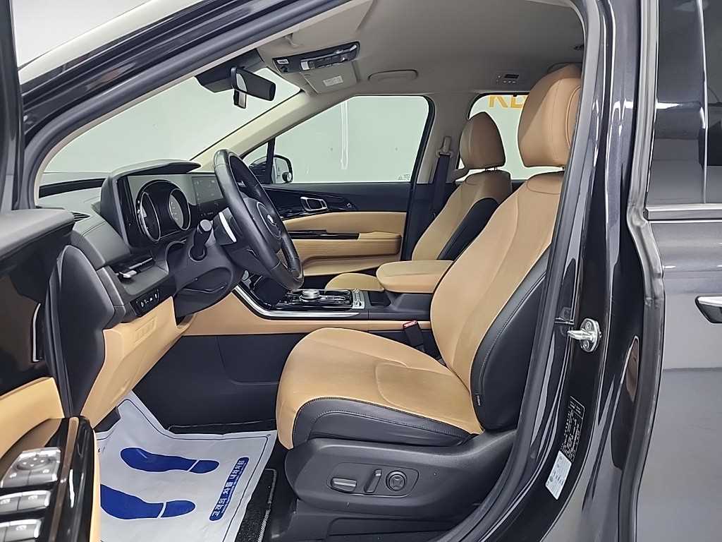 KIA Carnival - Vista 11