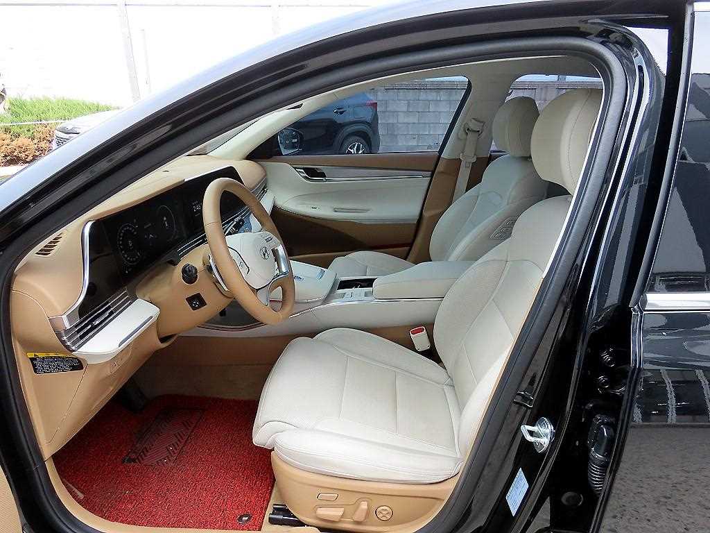 HYUNDAI Grandeur - Vista 5