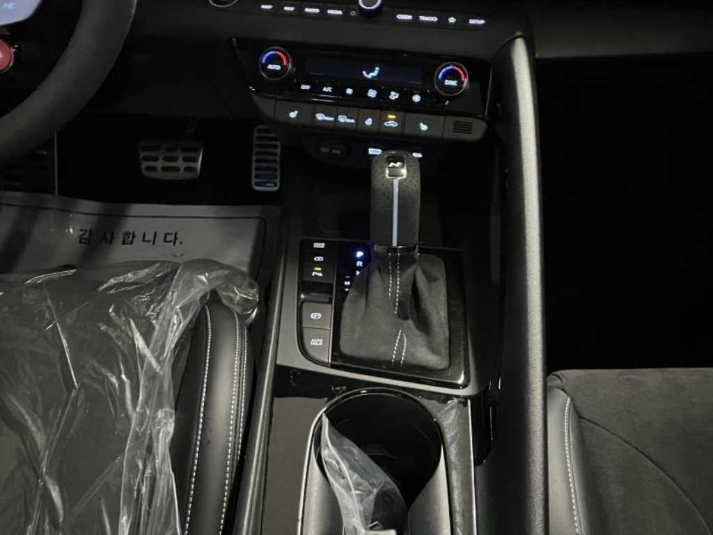 HYUNDAI Avante - Vista 9